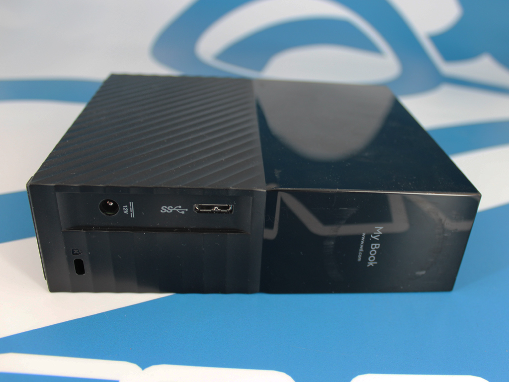 Rückseitiger Anschlussbereich mit Kensington.