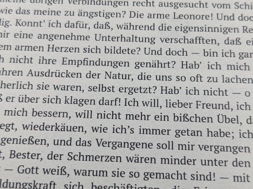 Bei Textdarstellung ist die nicht ganz transparente Farbschicht noch zu sehen.